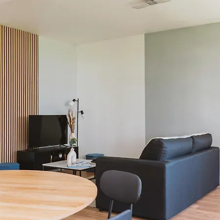 Moderne Pour 5 Personnes *
